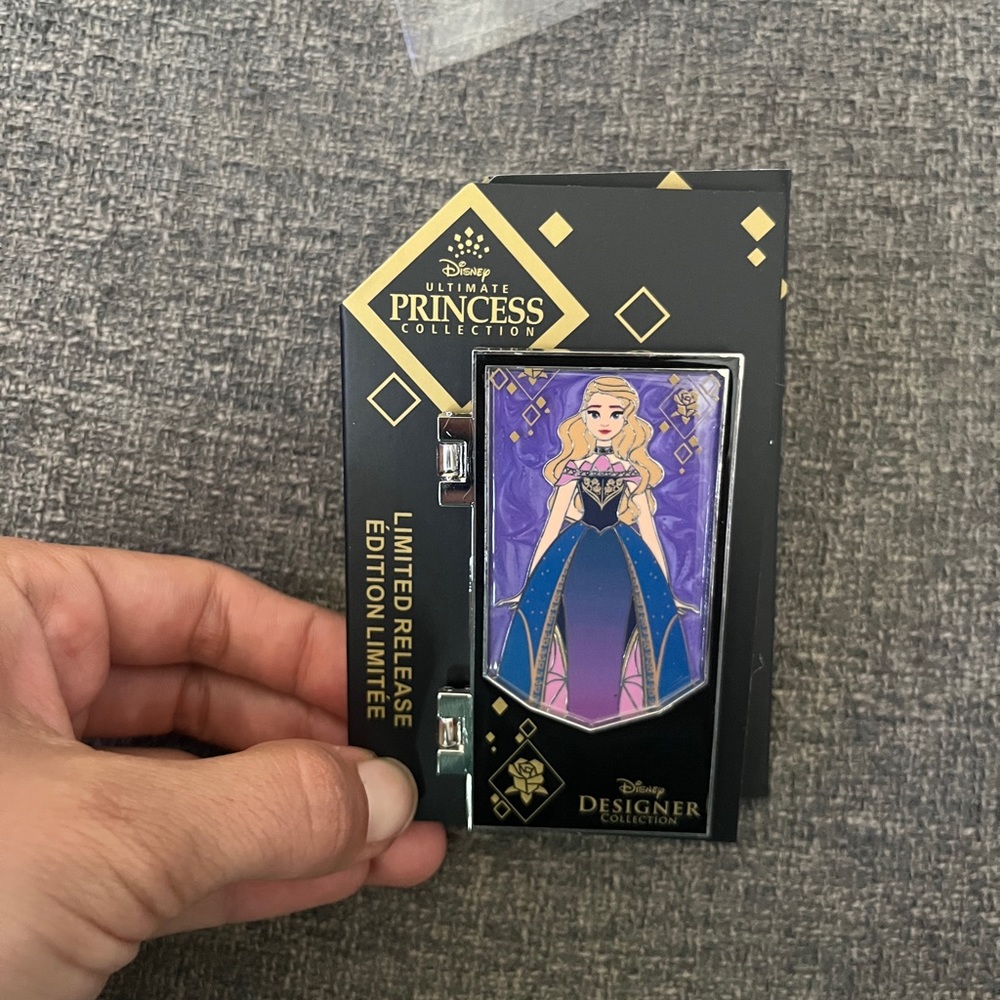 Disney Aurora sleeping beauty pin ultimate princess designer collection